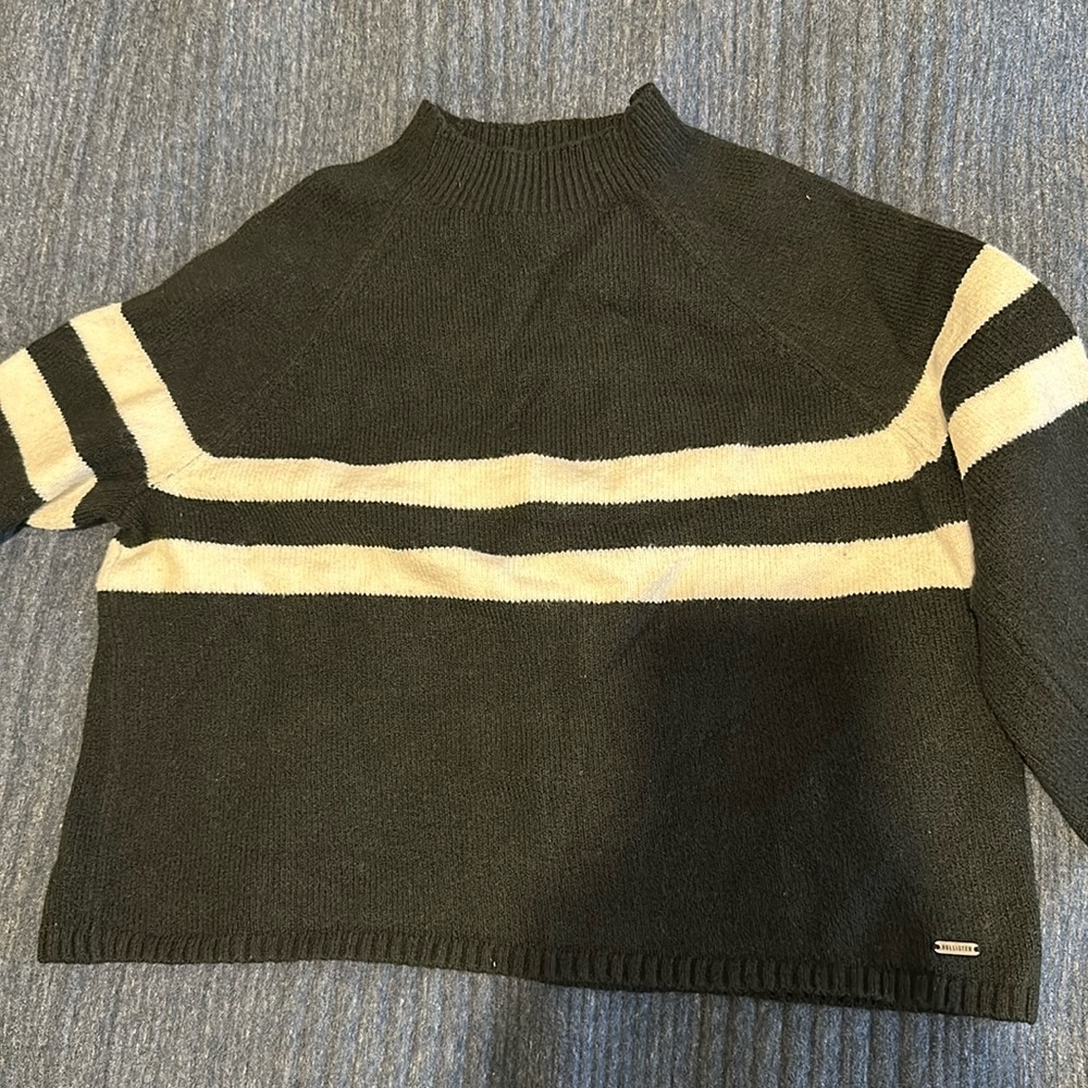 Hollister Black Crop Sweater Size S